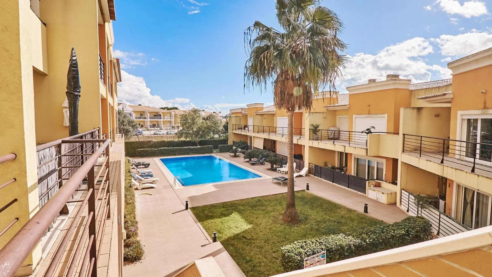 Apartment Sol De Verao Mit Pool location